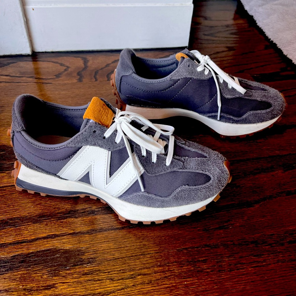 New Balance 327 Sneakers in Grey White